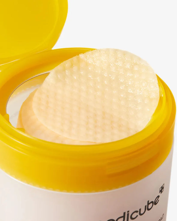 Medicube Kojic Acid Turmeric Pad/ مسحات التونر بالكركم و حمض الكوجيك للتفتيح
